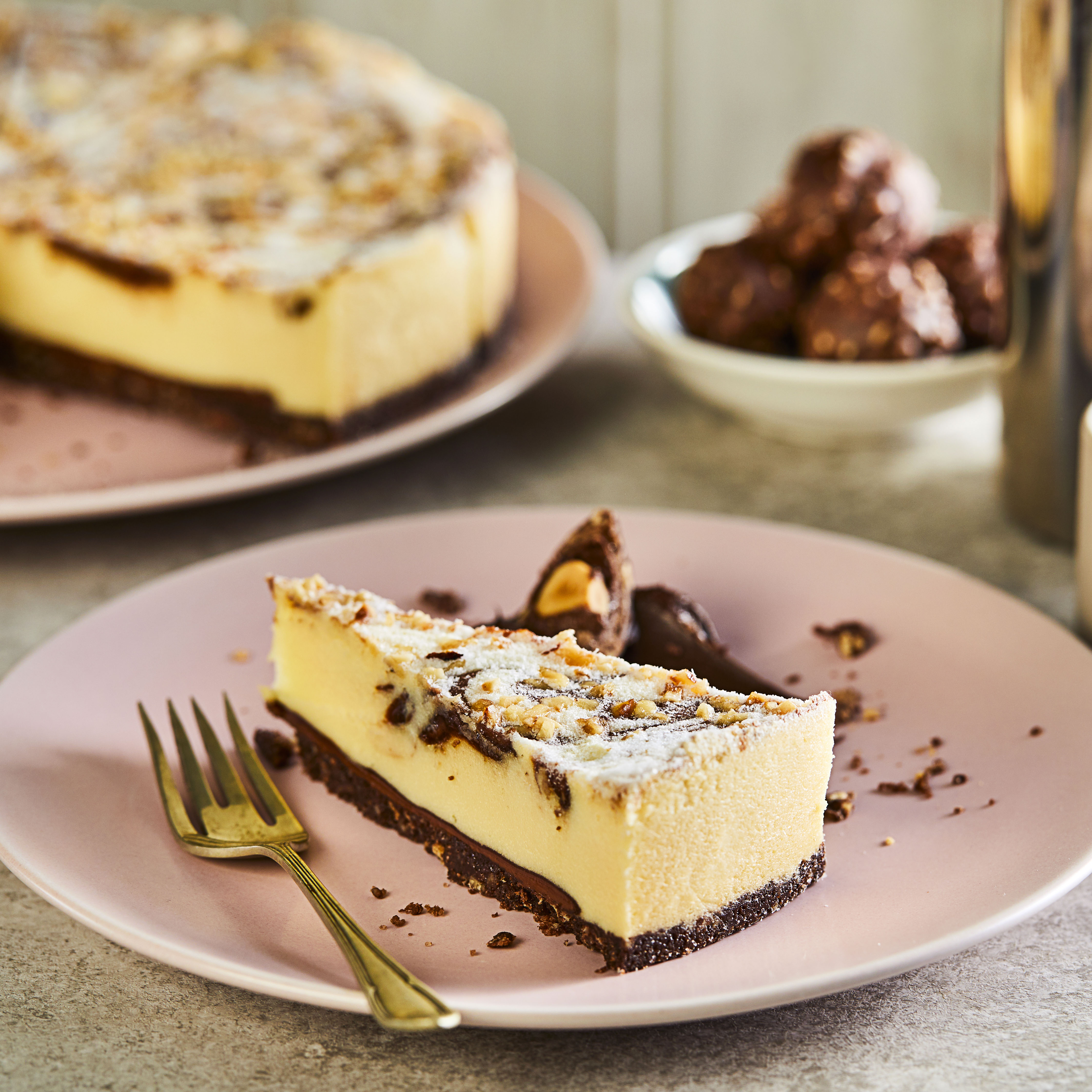 Chefs’ Selections Hazelnut Praline & White Chocolate Cheesecake (1 x 14ptn)